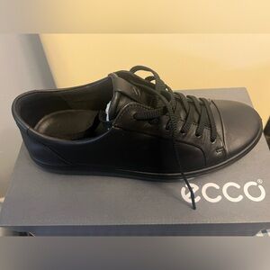 New Ecco shoes made in Slovakia, black leather inside out, light and comfy